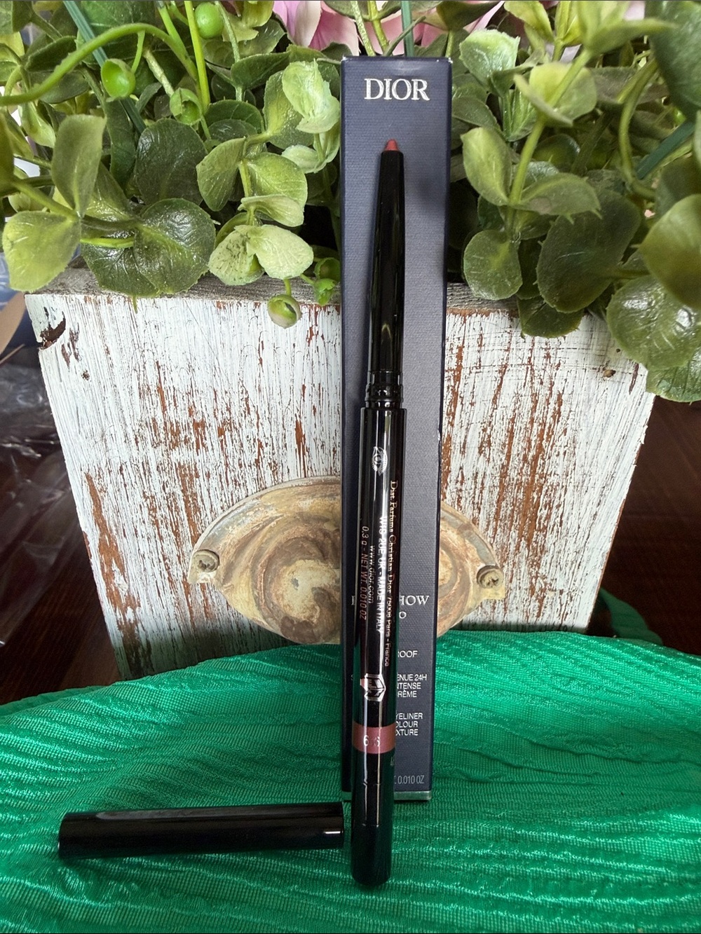 Dior EYE Liner Pencil in Shade Pearly Ruby